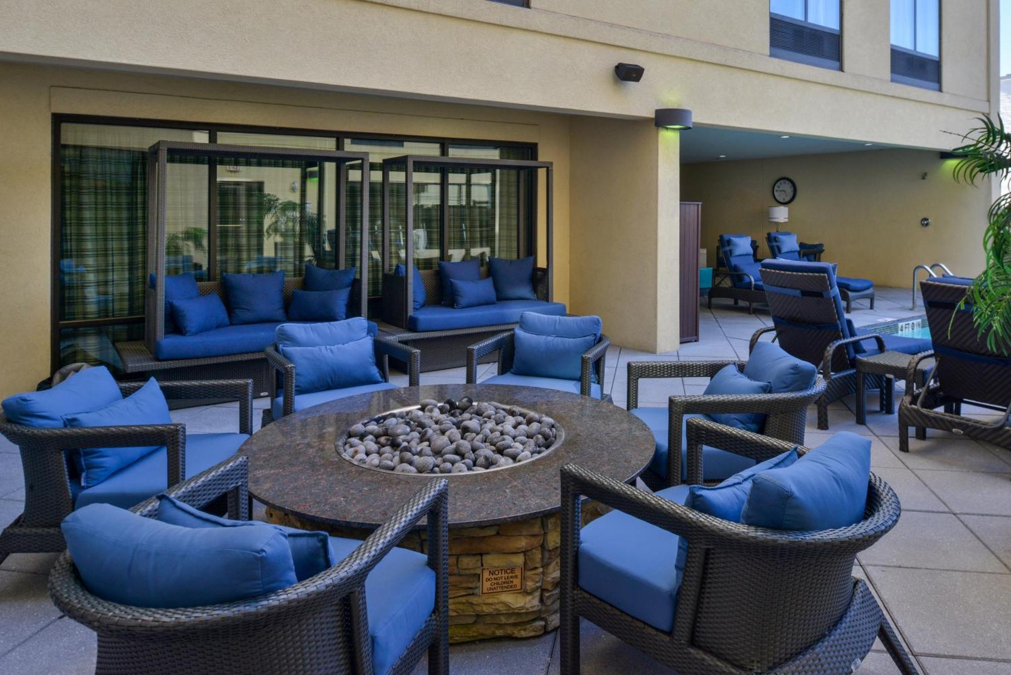 Courtyard By Marriott Wilmington Downtown/Historic District Hotel Exterior photo