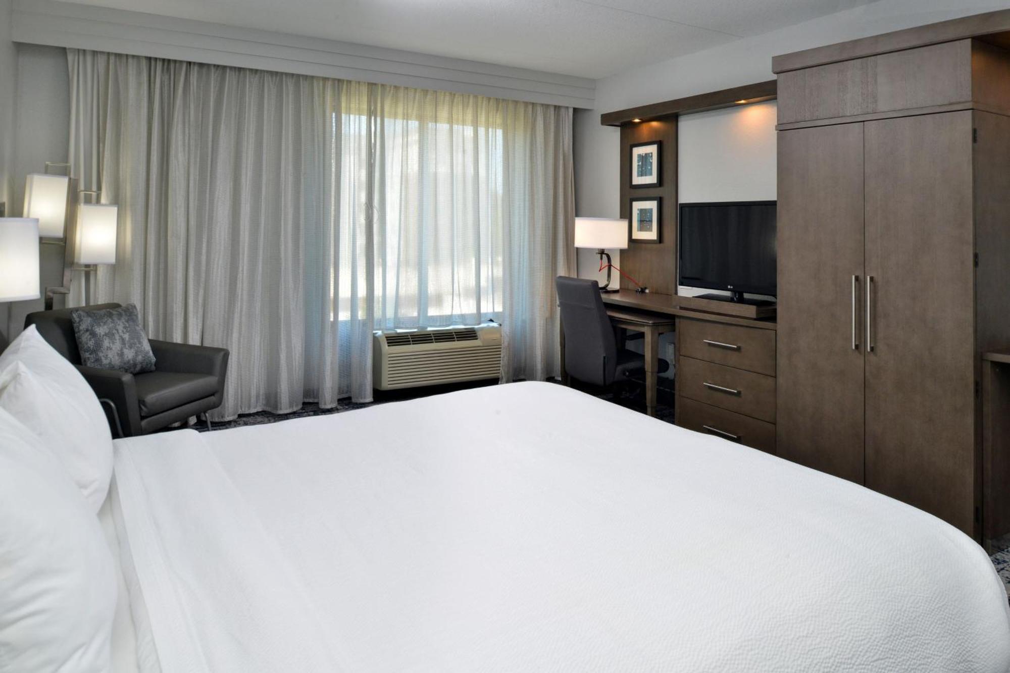 Courtyard By Marriott Wilmington Downtown/Historic District Hotel Exterior photo